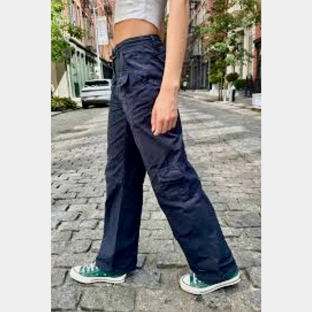 Brandy Melville Kim Cargo Pants Navy Blue Ripstop - Size Small EUC - Picture 2 of 16